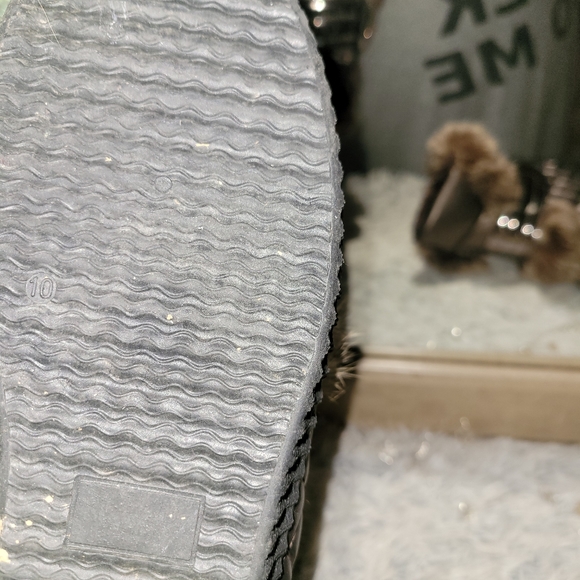 Boots - Picture 5 of 7